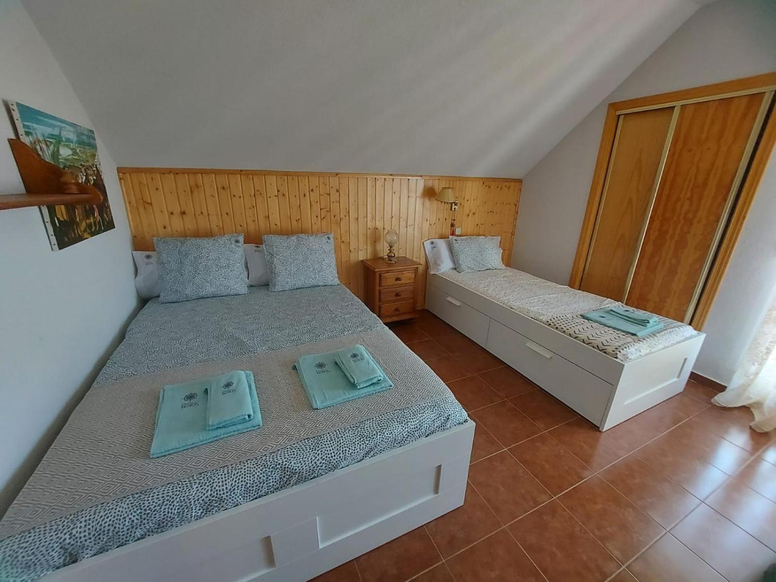 Con Jacuzzi Exterior Y Piscina Cubiertos *
