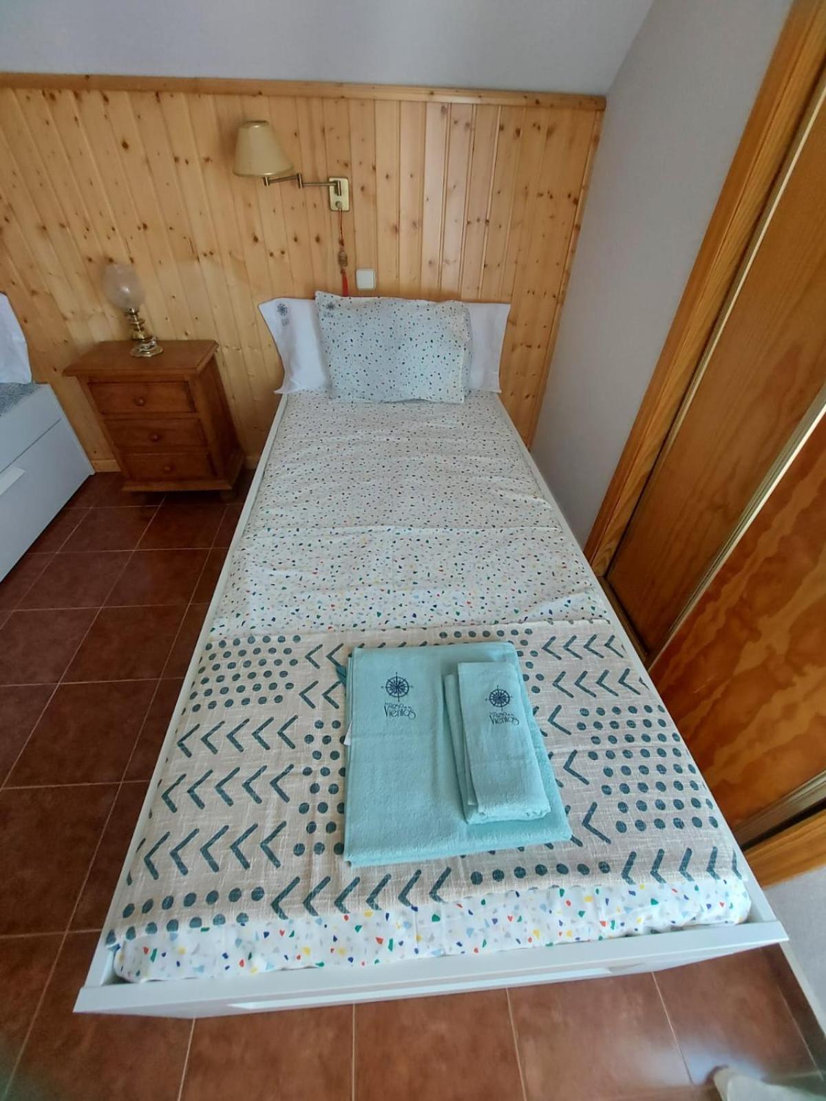 Con Jacuzzi Exterior Y Piscina Cubiertos *
