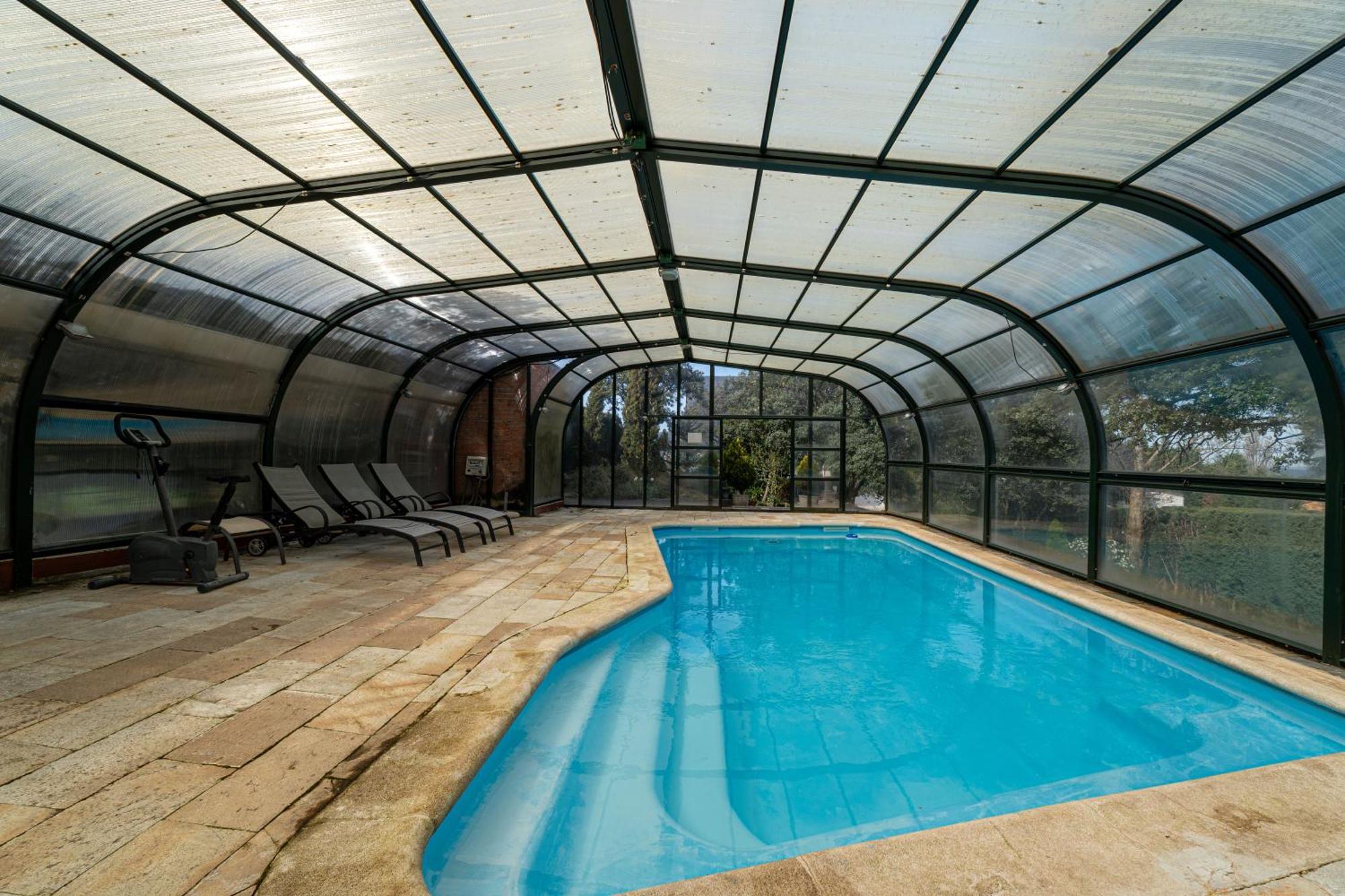 Con Jacuzzi Exterior Y Piscina Cubiertos