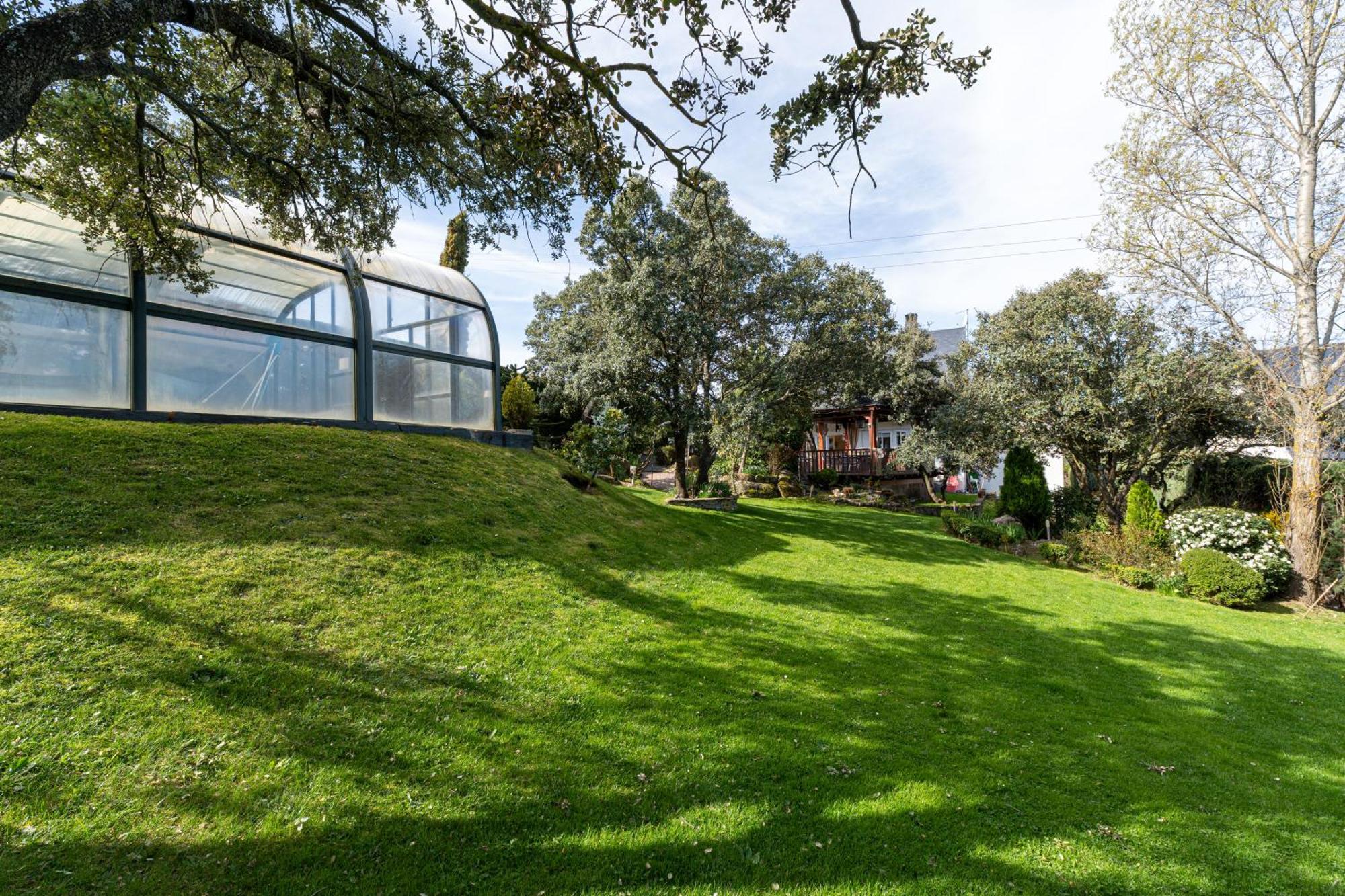 Villa Con Jacuzzi Exterior Y Piscina Cubiertos *